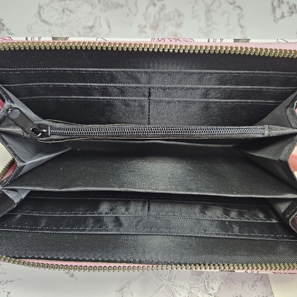 NWT!!! Chic Women's Wallet with Fashion Print - Picture 4 of 5